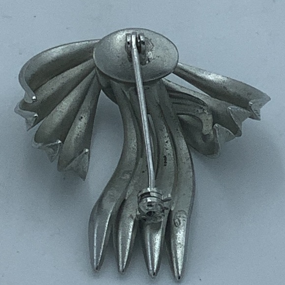 Silver Swirl Brooch - Picture 5 of 6